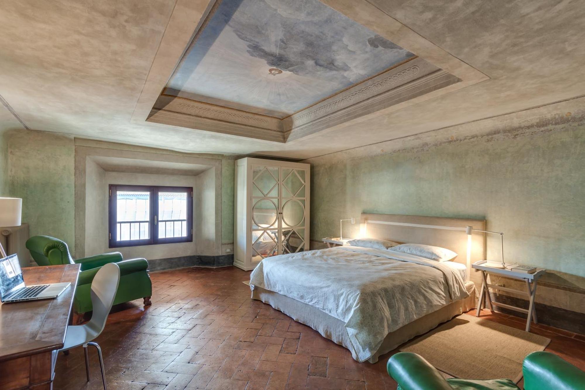 Apartment Accademia Frescoes Florenz