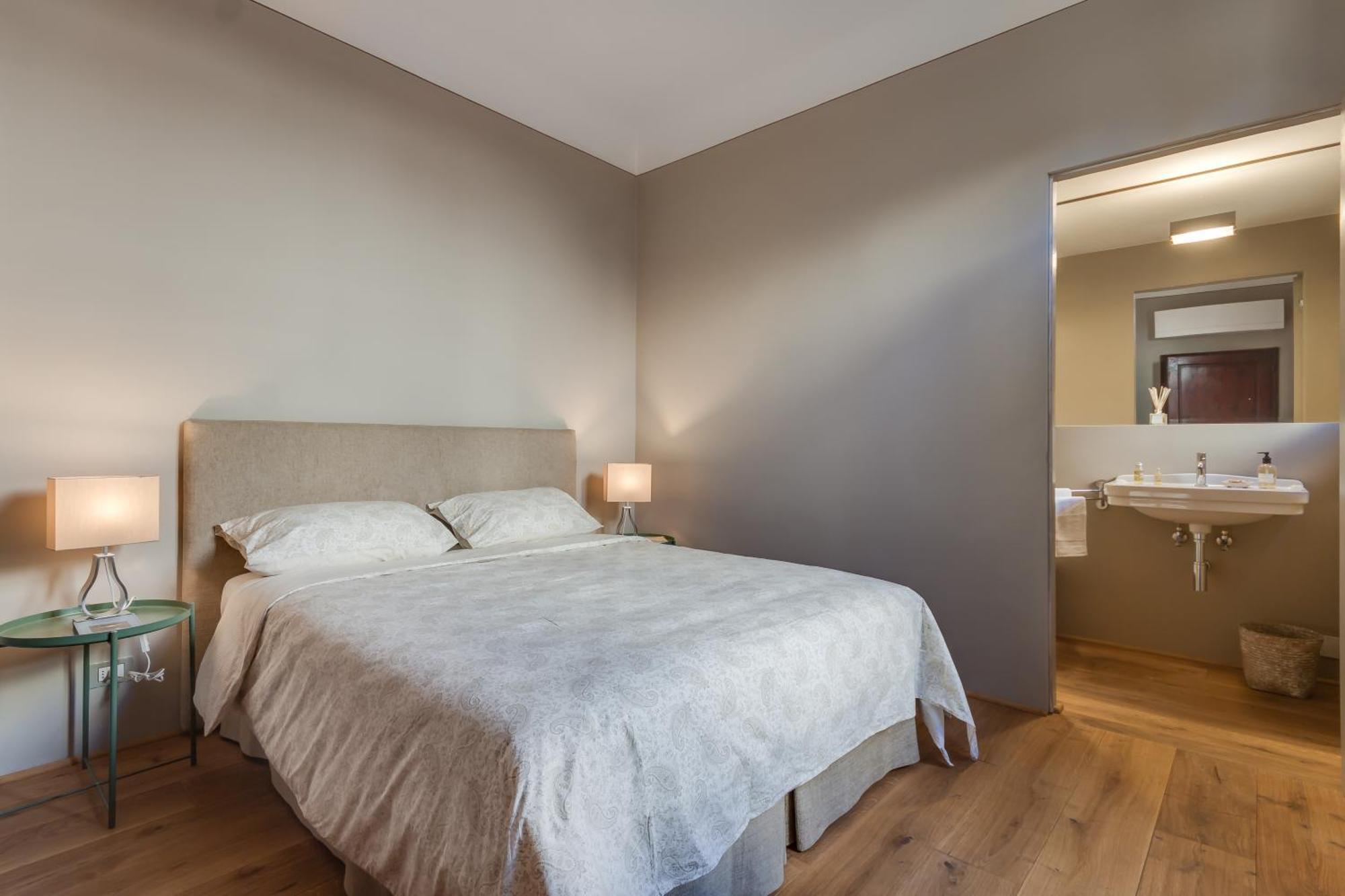 Apartment Accademia Frescoes Florenz